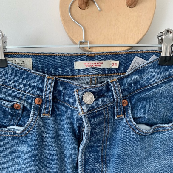 Levi’s Wedgie Straight - Picture 4 of 10